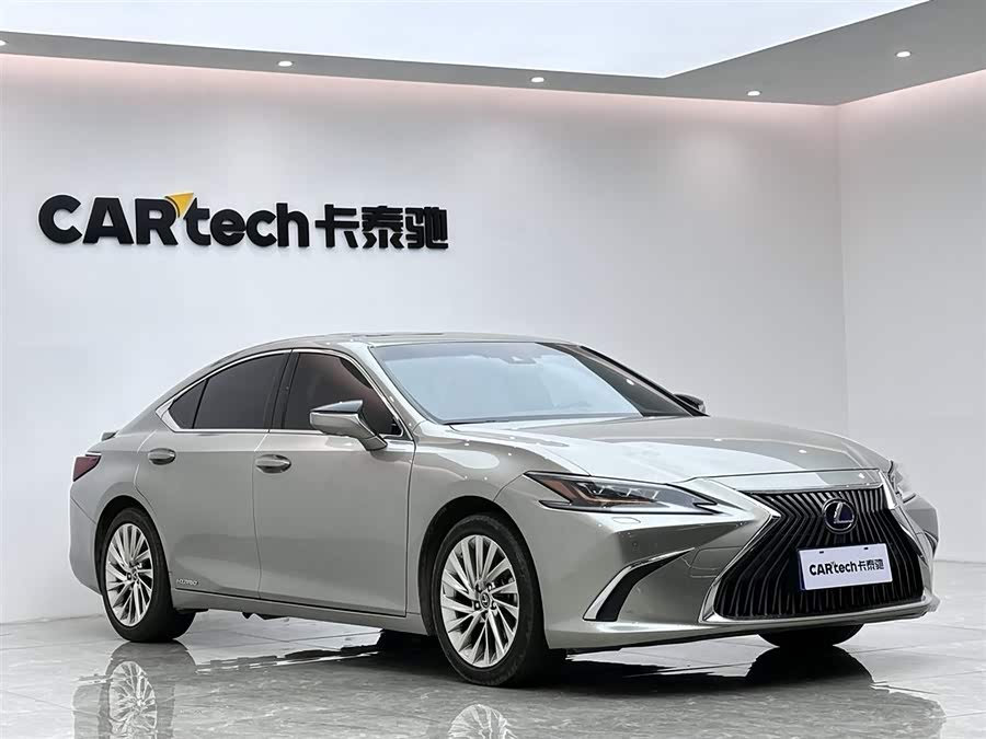 Lexus ES 300h Executive 2020 - zdjęcie 2