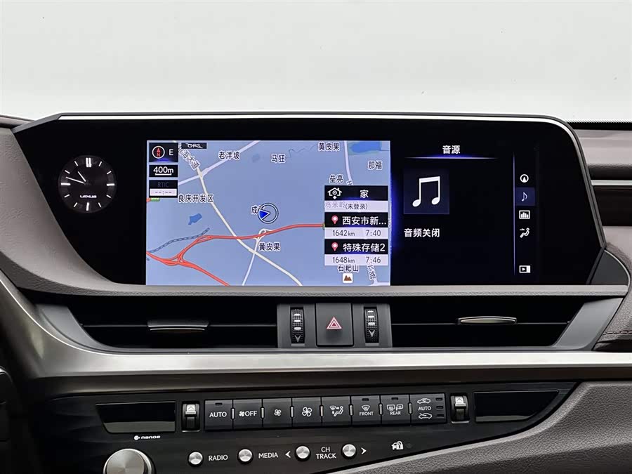 Lexus ES 300h Executive 2020 - zdjęcie 17