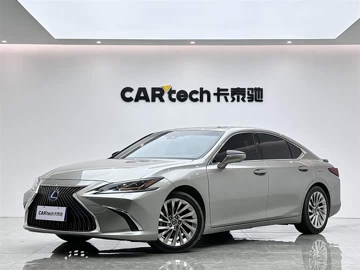 Lexus ES 300h Executive 2020 - zdjęcie 18
