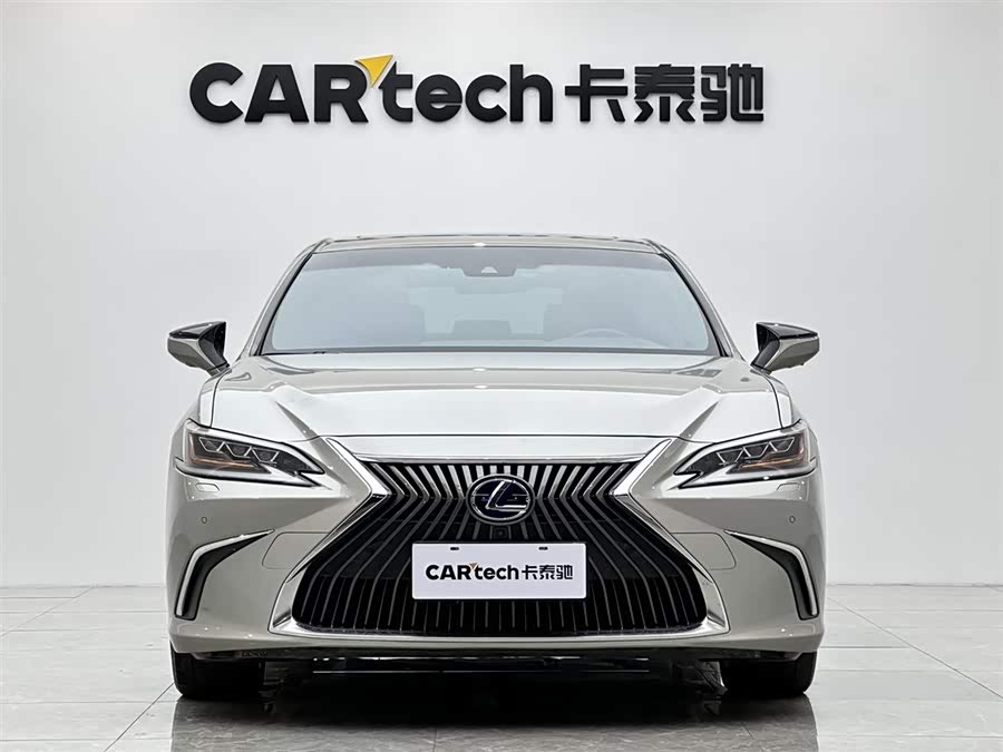 Lexus ES 300h Executive 2020 - zdjęcie 3