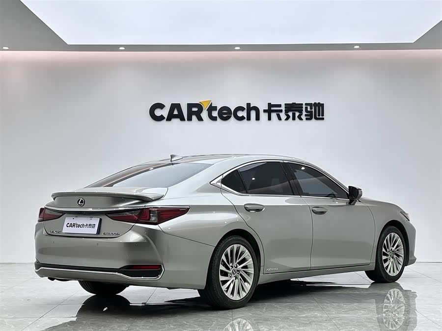 Lexus ES 300h Executive 2020 - zdjęcie 4
