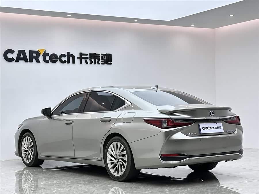 Lexus ES 300h Executive 2020 - zdjęcie 6