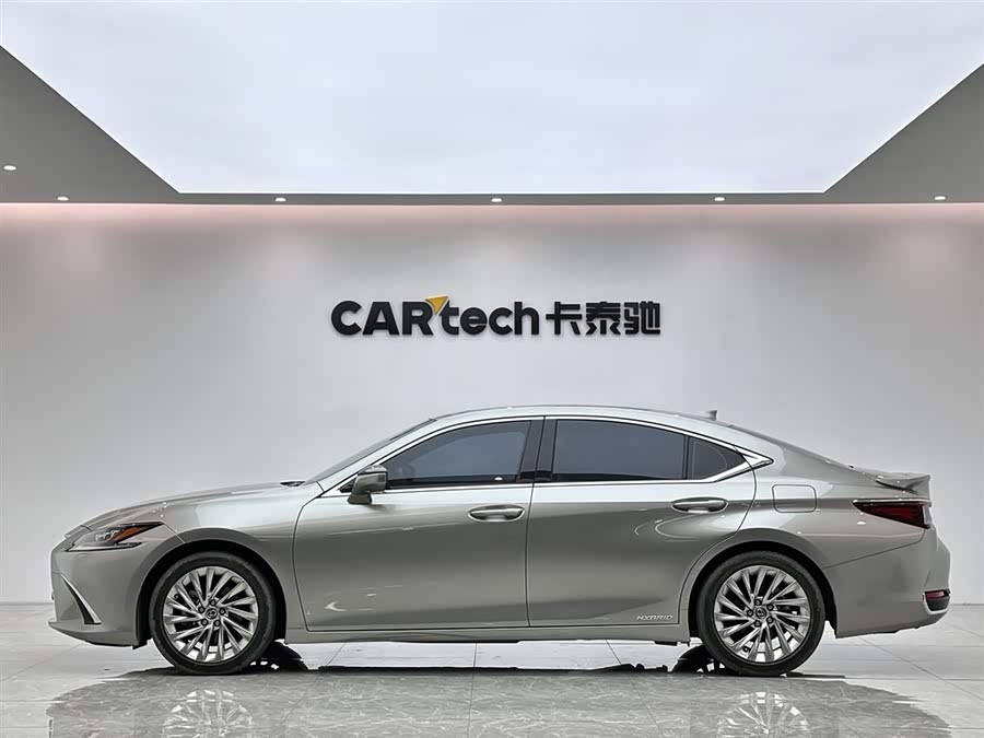 Lexus ES 300h Executive 2020 - zdjęcie 7