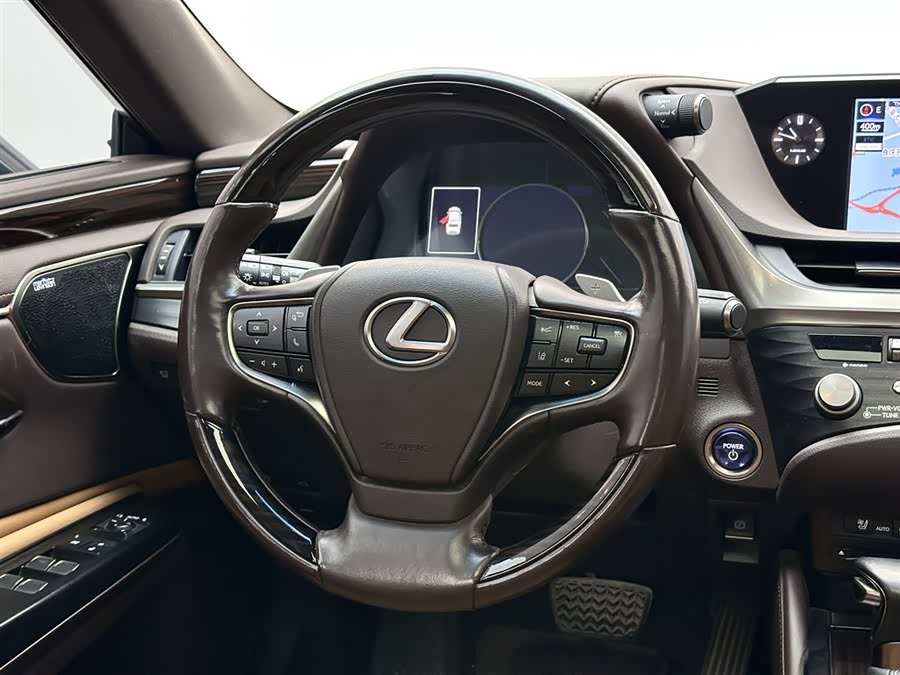 Lexus ES 300h Executive 2020 - zdjęcie 9