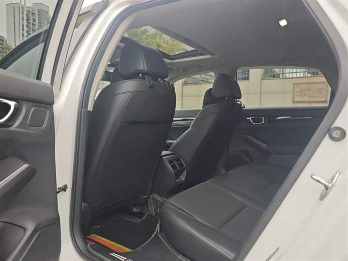 2023 Model 240 TURBO CVT Luxury Edition - zdjęcie 15