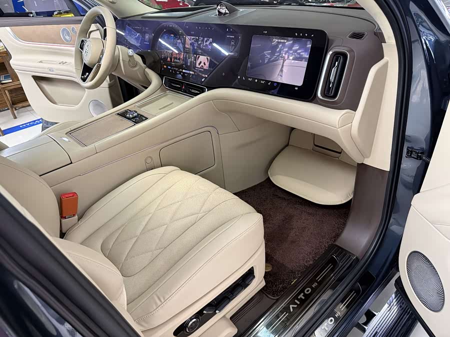 AITO M9 2024 Range Extender Ultra Edition 42kWh 6-Seater - zdjęcie 12