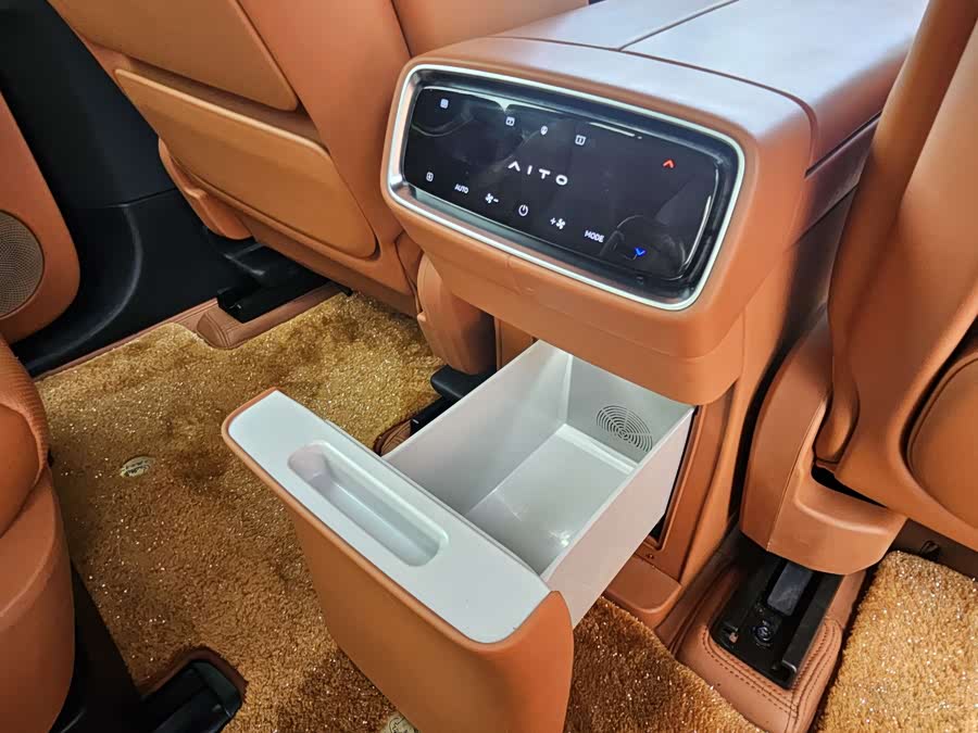 AITO M9 2024 Range Extender Ultra Edition 42kWh 6-Seater - zdjęcie 20