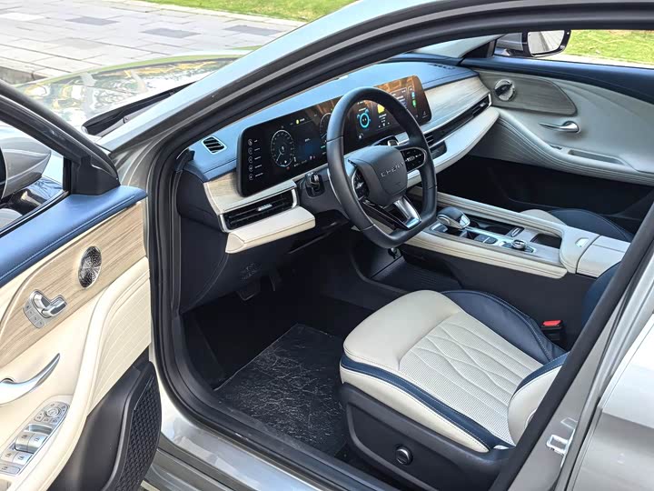 Ariya 8 2023 1.6T DCT Luxury - zdjęcie 16