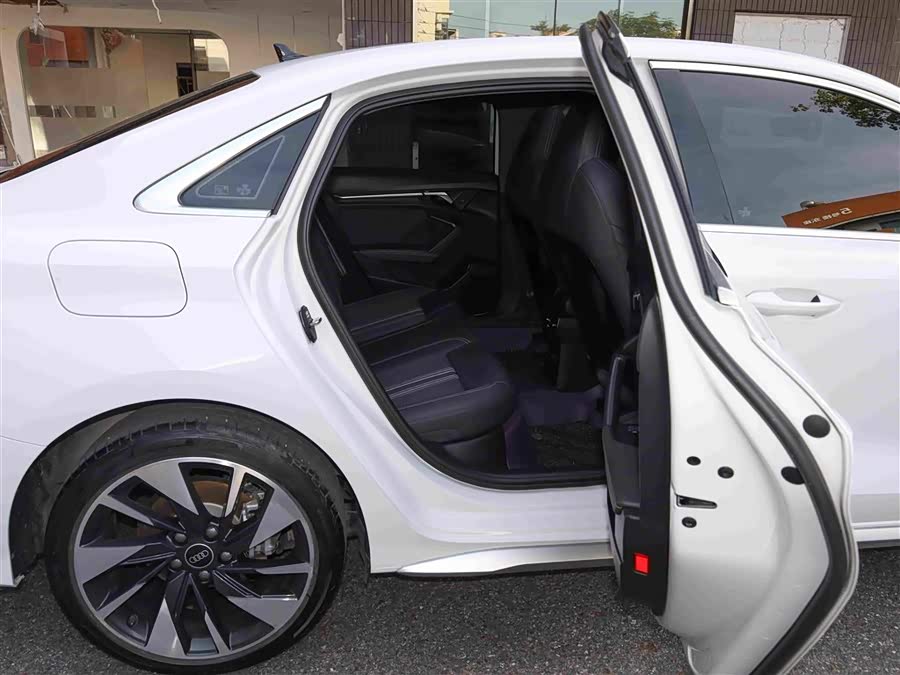 Audi A3 2024 A3L Limousine 35 TFSI Fashion Sport - zdjęcie 18