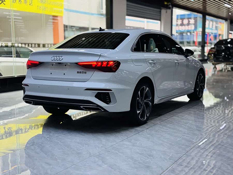 Audi A3 2024 A3L Limousine 35 TFSI RS Package Sport - zdjęcie 18