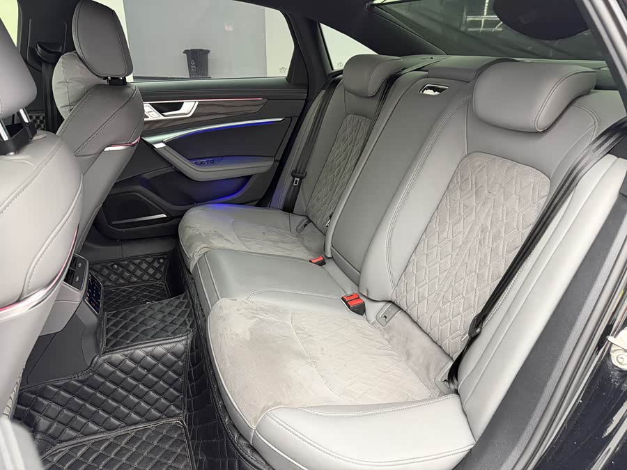 Audi A6L 2023 45 TFSI quattro Luxury - zdjęcie 12