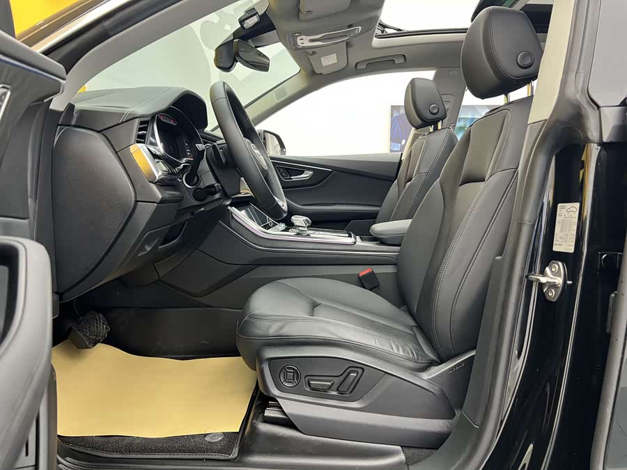 Audi Q8 2023 55 TFSI Luxury Sport - zdjęcie 3