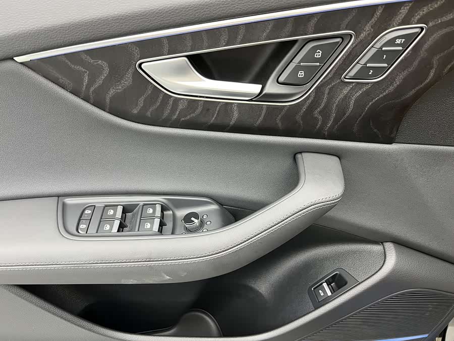 Audi Q8 2023 55 TFSI Luxury Sport - zdjęcie 4