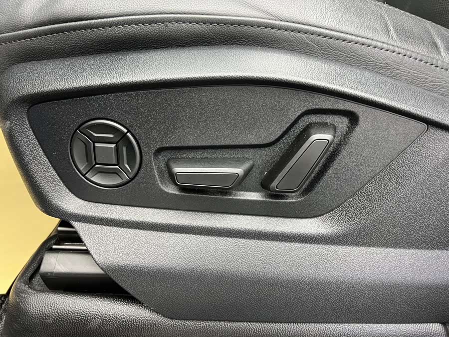 Audi Q8 2023 55 TFSI Luxury Sport - zdjęcie 8
