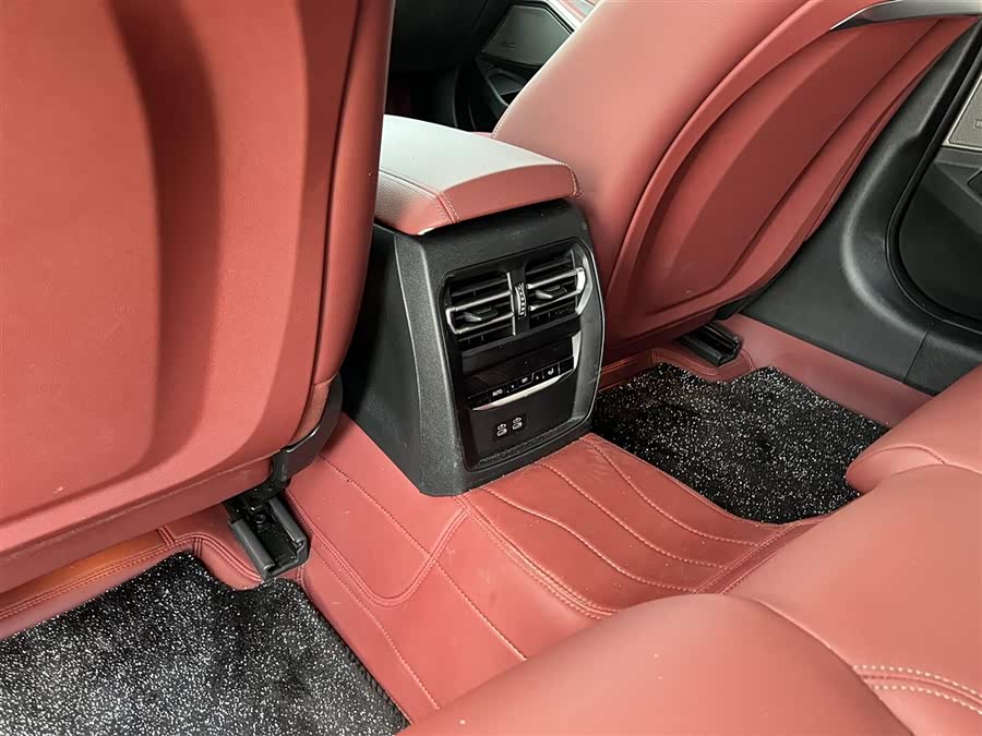 BMW 3 Series 2024 325Li M Sport Night Package - zdjęcie 12