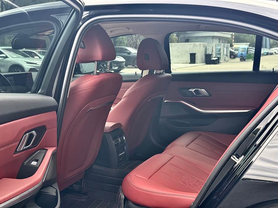 BMW 3 Series 2024 325Li M Sport - zdjęcie 14