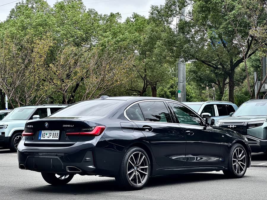 BMW 3 Series 2024 325Li M Sport - zdjęcie 17