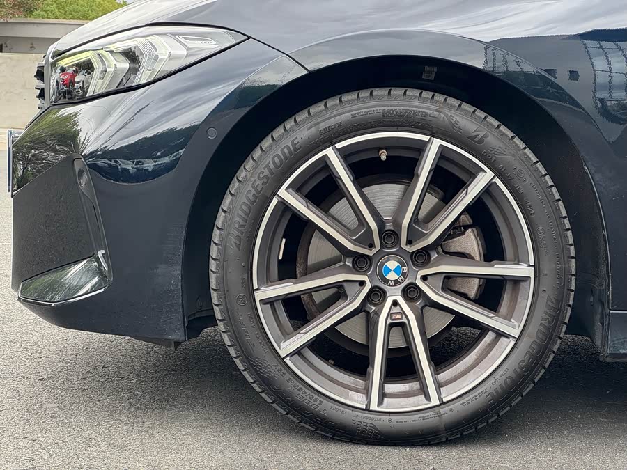BMW 3 Series 2024 325Li M Sport - zdjęcie 19