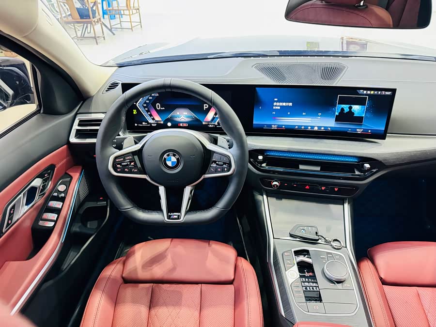 BMW 3 Series 2025 325Li M Sport Package - zdjęcie 11