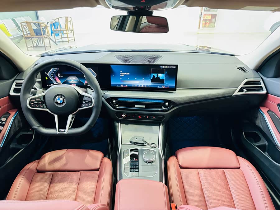 BMW 3 Series 2025 325Li M Sport Package - zdjęcie 10