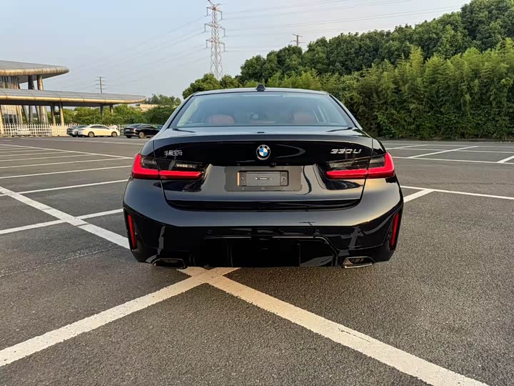 BMW 3 Series 2026 330Li M Sport Night Package - zdjęcie 18