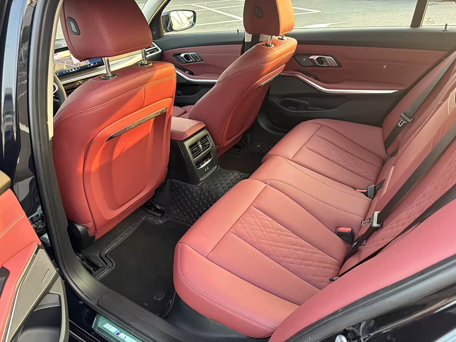 BMW 3 Series 2026 330Li M Sport Night Package - zdjęcie 4