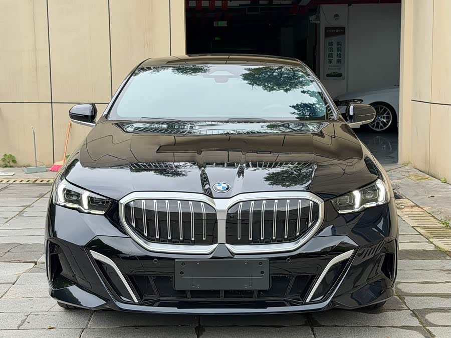 BMW 5 Series 2024 530Li Luxury M Sport Package - zdjęcie 2