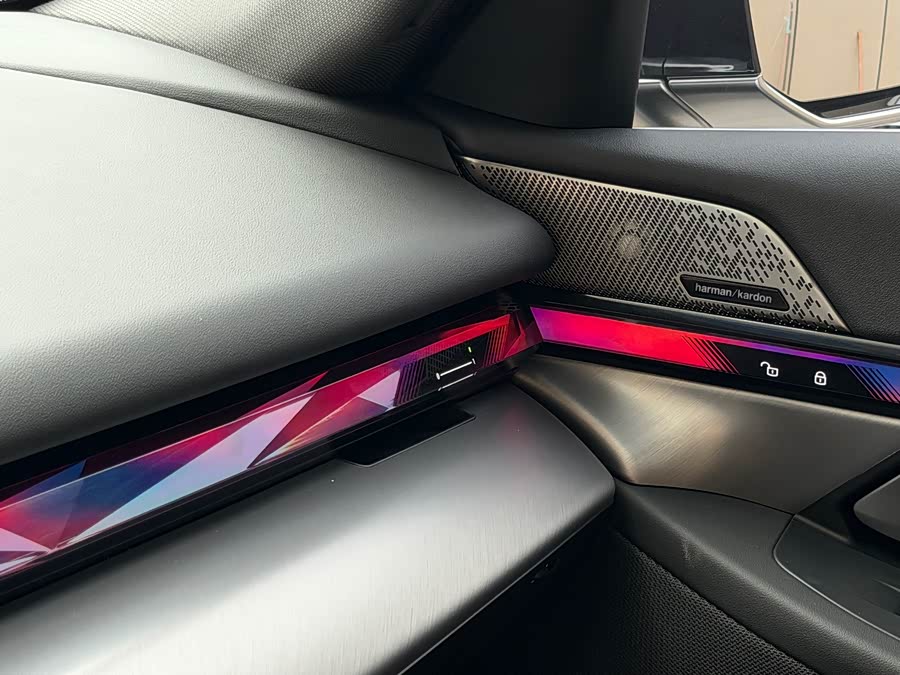 BMW 5 Series 2024 530Li Luxury M Sport Package - zdjęcie 14