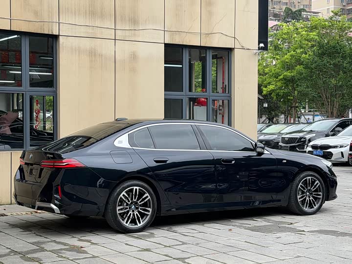 BMW 5 Series 2024 530Li Luxury M Sport Package - zdjęcie 19