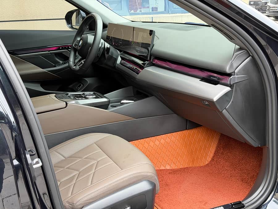 BMW 5 Series 2024 530Li Luxury M Sport Package - zdjęcie 8
