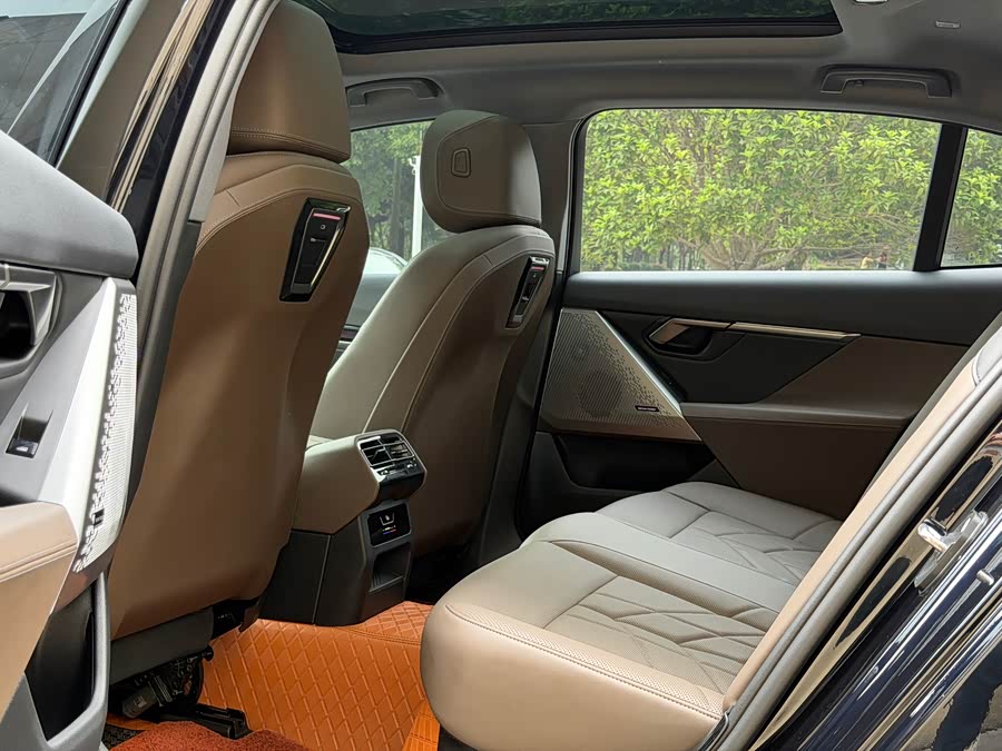 BMW 5 Series 2024 530Li Luxury M Sport Package - zdjęcie 10