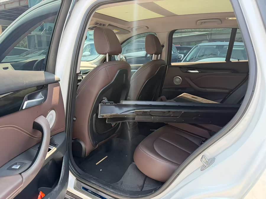 BMW X1 2022 sDrive25Li Leading Edition - zdjęcie 4