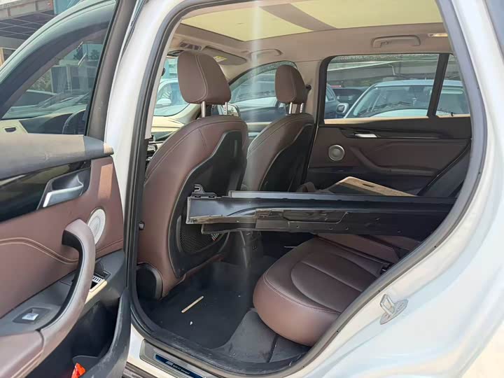 BMW X1 2022 sDrive25Li Leading Edition - zdjęcie 9