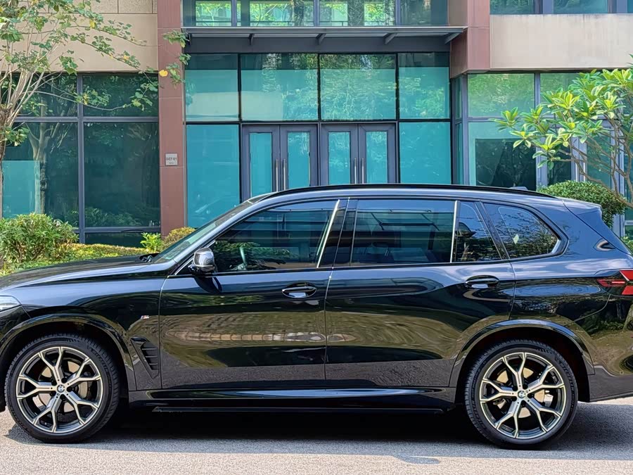BMW X5 2023 xDrive 30Li Luxury M Sport Night Package - zdjęcie 7