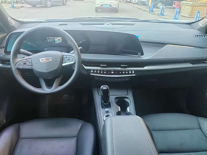 Cadillac XT4 2024 28T 2WD Premium - zdjęcie 14