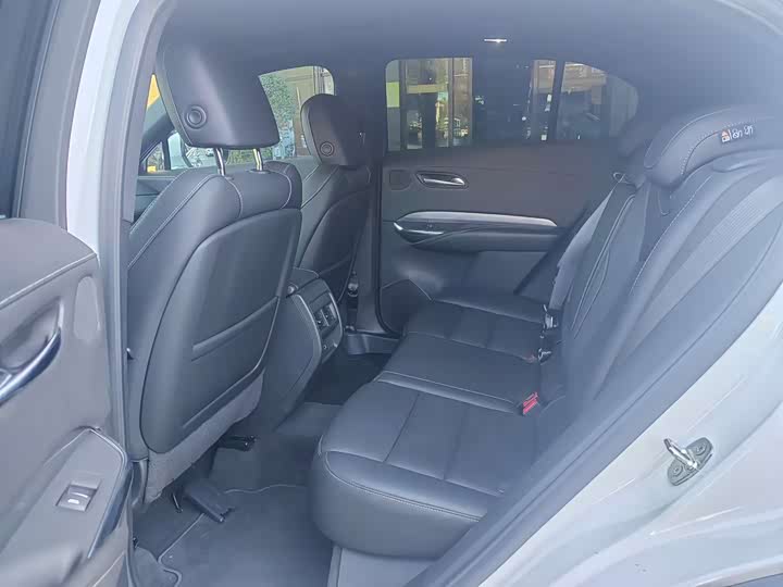 Cadillac XT4 2024 28T 2WD Premium - zdjęcie 15