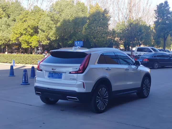 Cadillac XT4 2024 28T 2WD Premium - zdjęcie 16