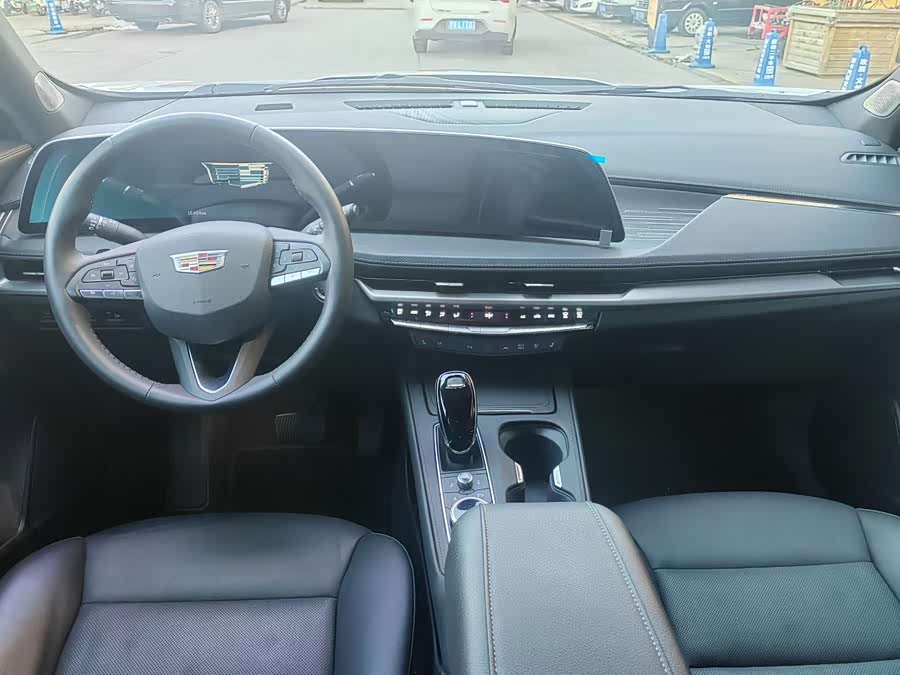 Cadillac XT4 2024 28T 2WD Premium - zdjęcie 5