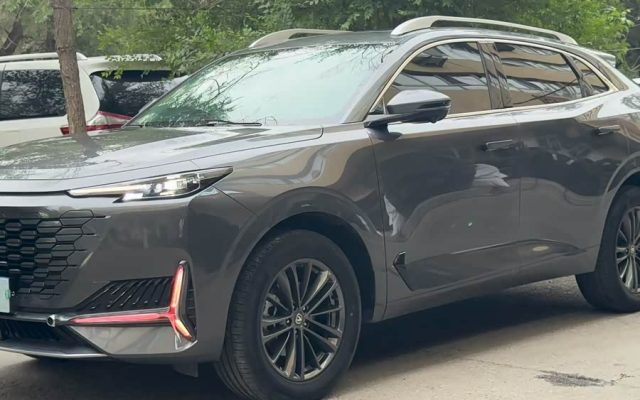 Changan UNI-K 2023 2.0T Two-Wheel Drive Elegant Type