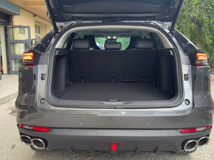 Changan UNI-K 2023 2.0T Two-Wheel Drive Elegant Type - zdjęcie 18