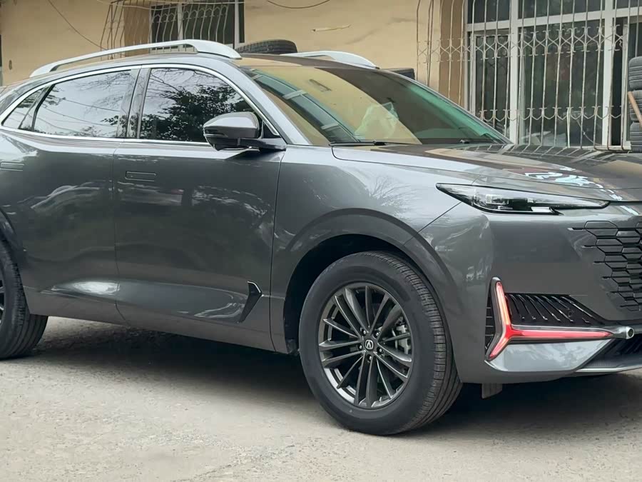 Changan UNI-K 2023 2.0T Two-Wheel Drive Elegant Type - zdjęcie 3