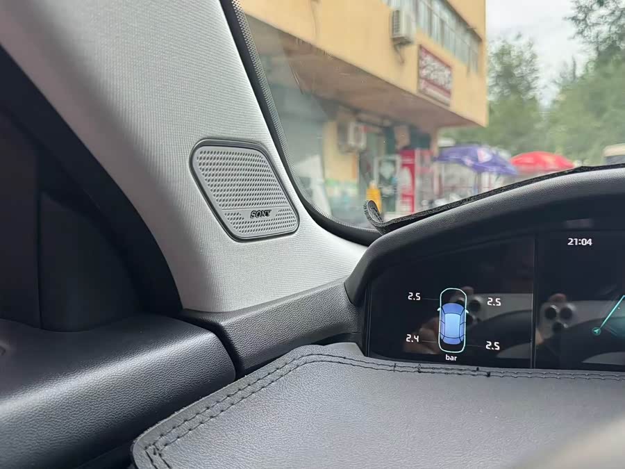 Changan UNI-K 2023 2.0T Two-Wheel Drive Elegant Type - zdjęcie 10
