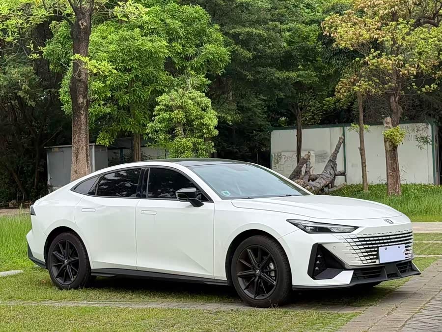 Changan UNI-V 2022 1.5T Premium - zdjęcie 2