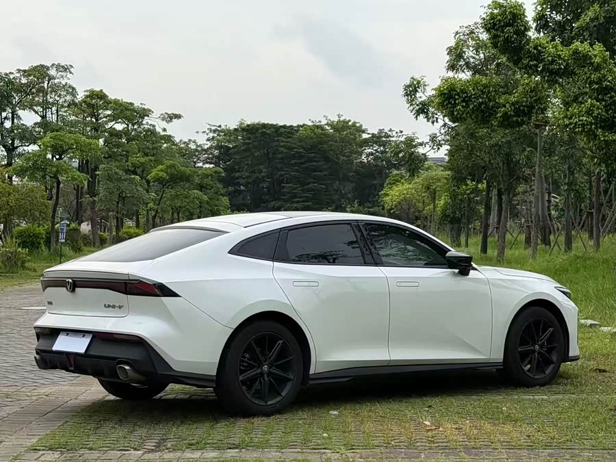 Changan UNI-V 2022 1.5T Premium - zdjęcie 13