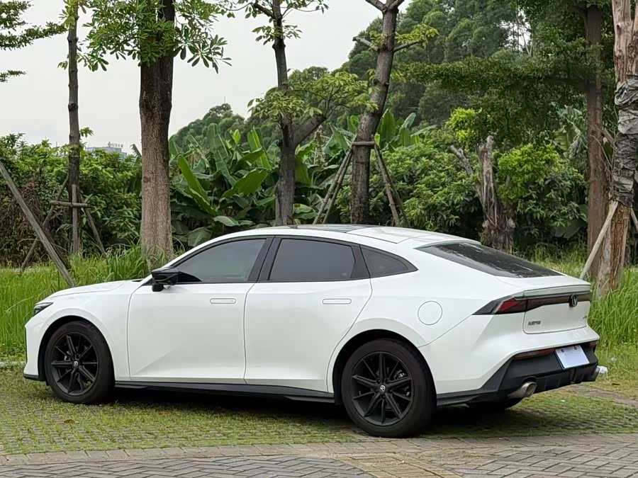 Changan UNI-V 2022 1.5T Premium - zdjęcie 14