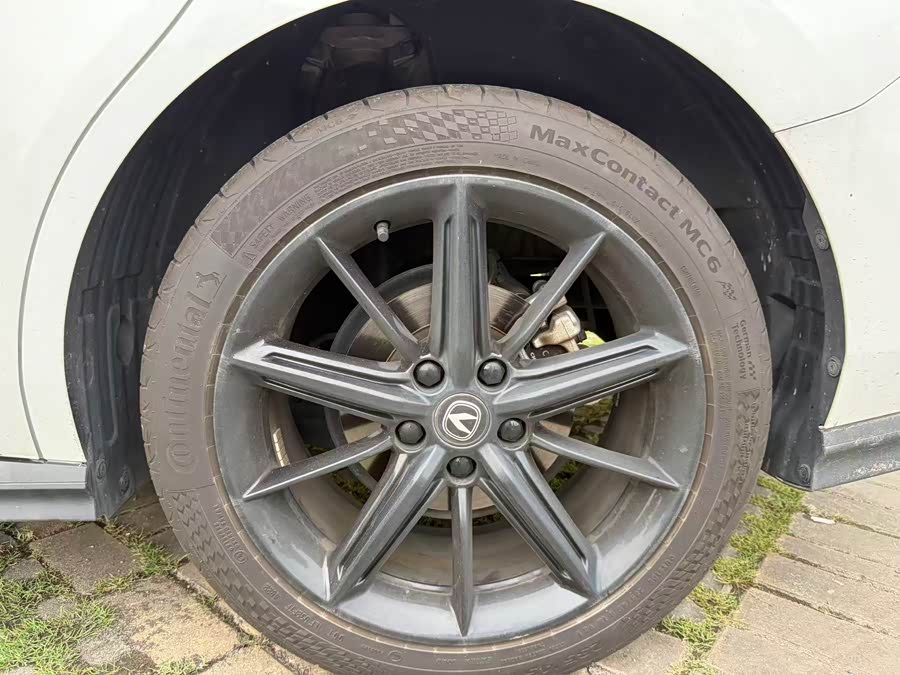 Changan UNI-V 2022 1.5T Premium - zdjęcie 15