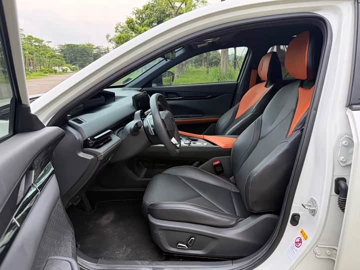 Changan UNI-V 2022 1.5T Premium - zdjęcie 20