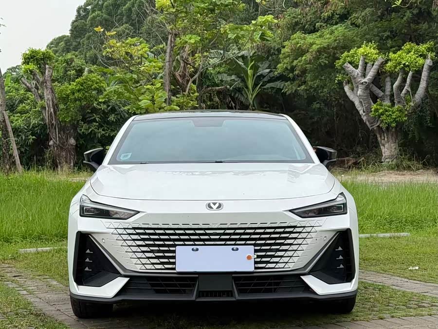 Changan UNI-V 2022 1.5T Premium - zdjęcie 3