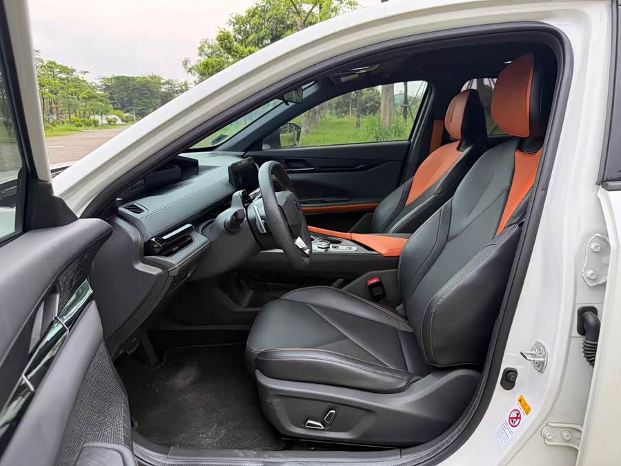 Changan UNI-V 2022 1.5T Premium - zdjęcie 4