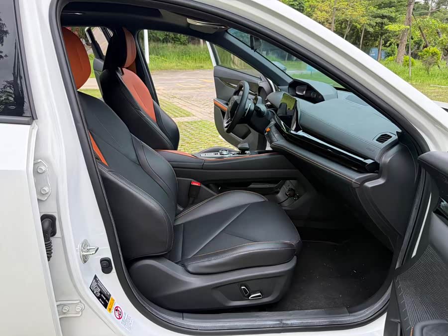 Changan UNI-V 2022 1.5T Premium - zdjęcie 6
